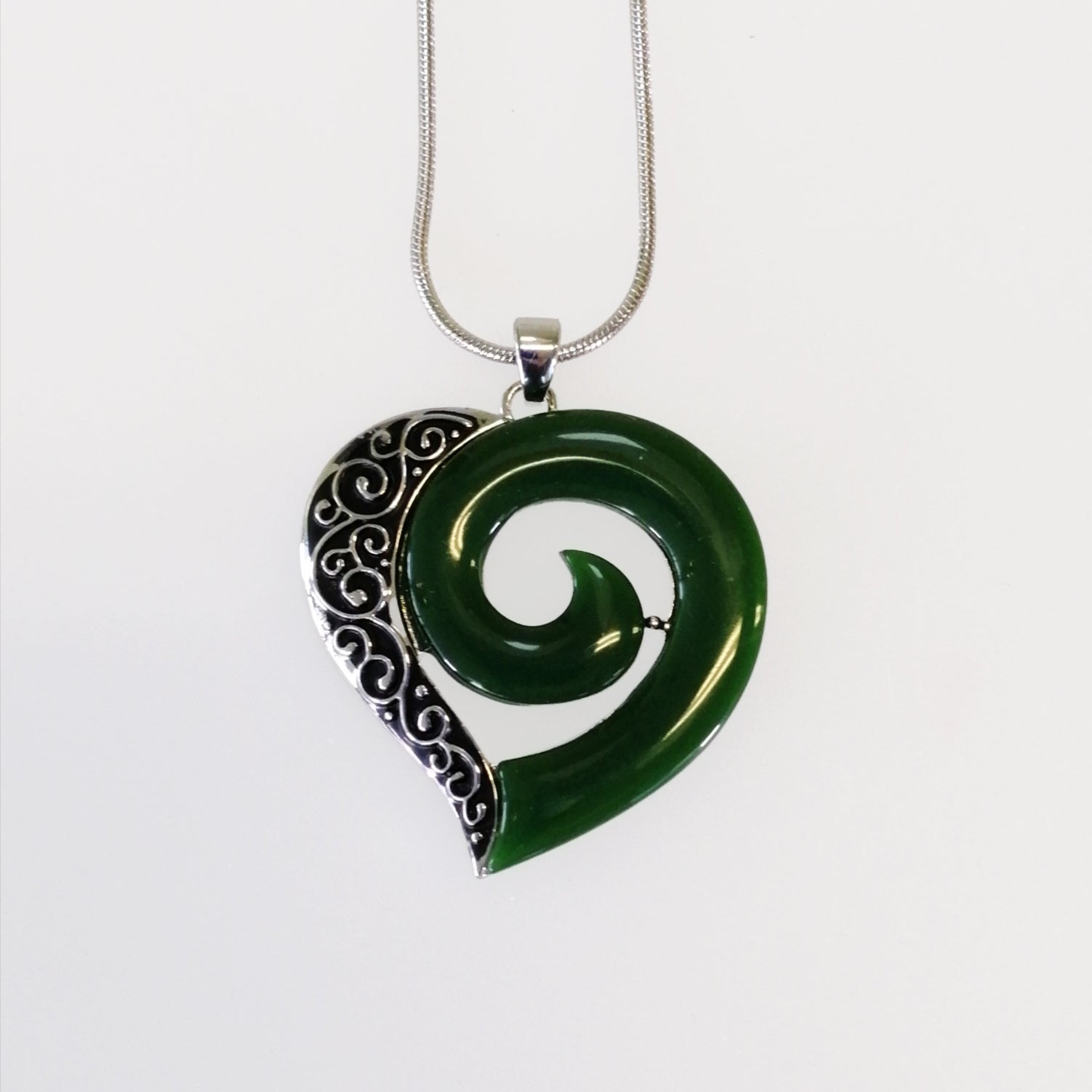 Kiwicraft - Jade Green Koru Heart Necklace