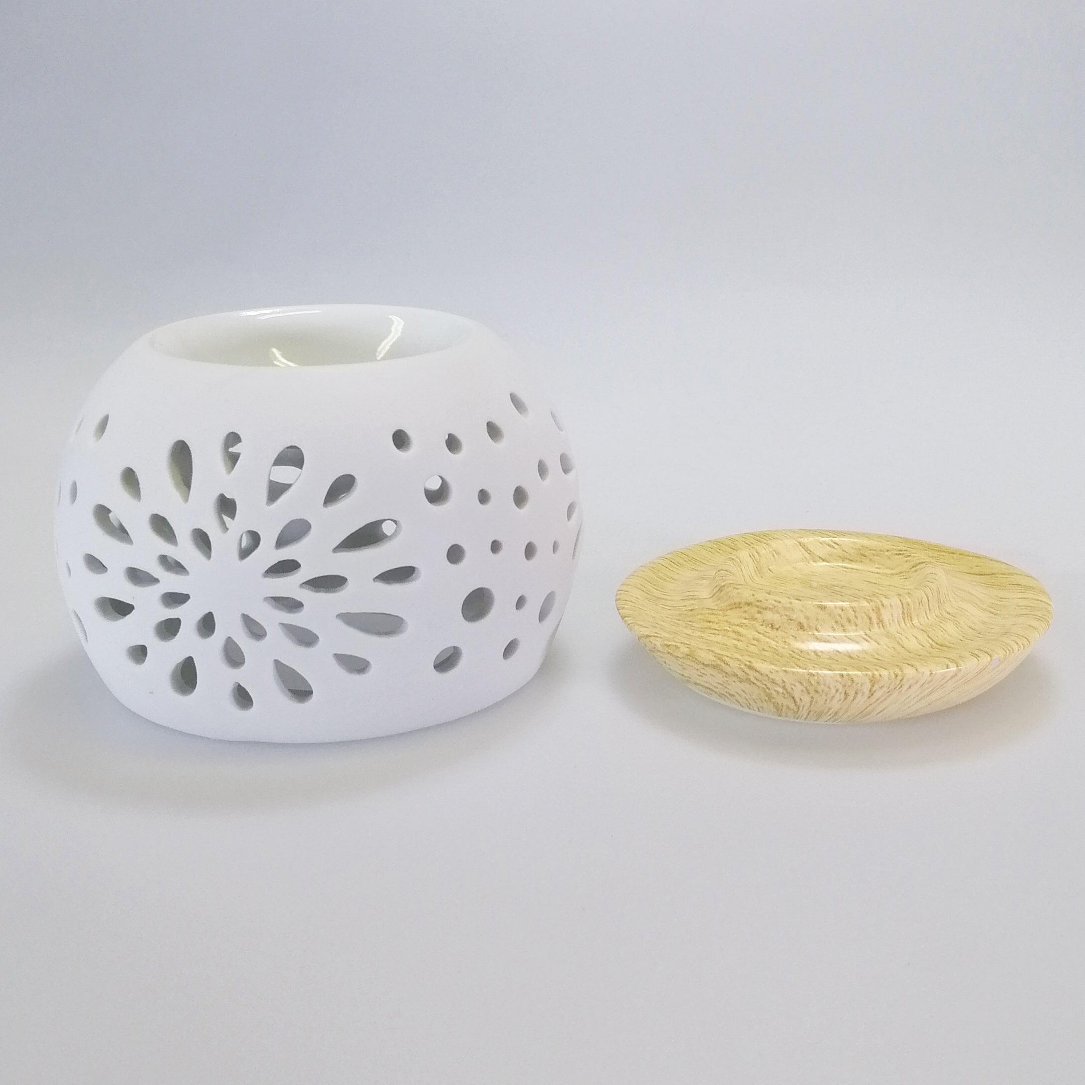 Lattice Style Oil Burner With Wood-look Base - Flower