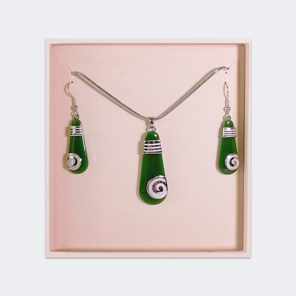 Kiwicraft - Jade Green Toki Earrings & Necklace Set