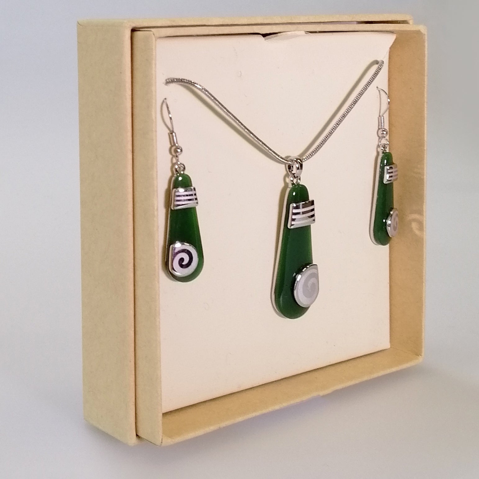 Kiwicraft - Jade Green Toki Earrings & Necklace Set