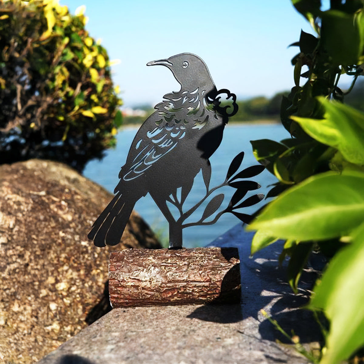 Tui On Log - 23cm
