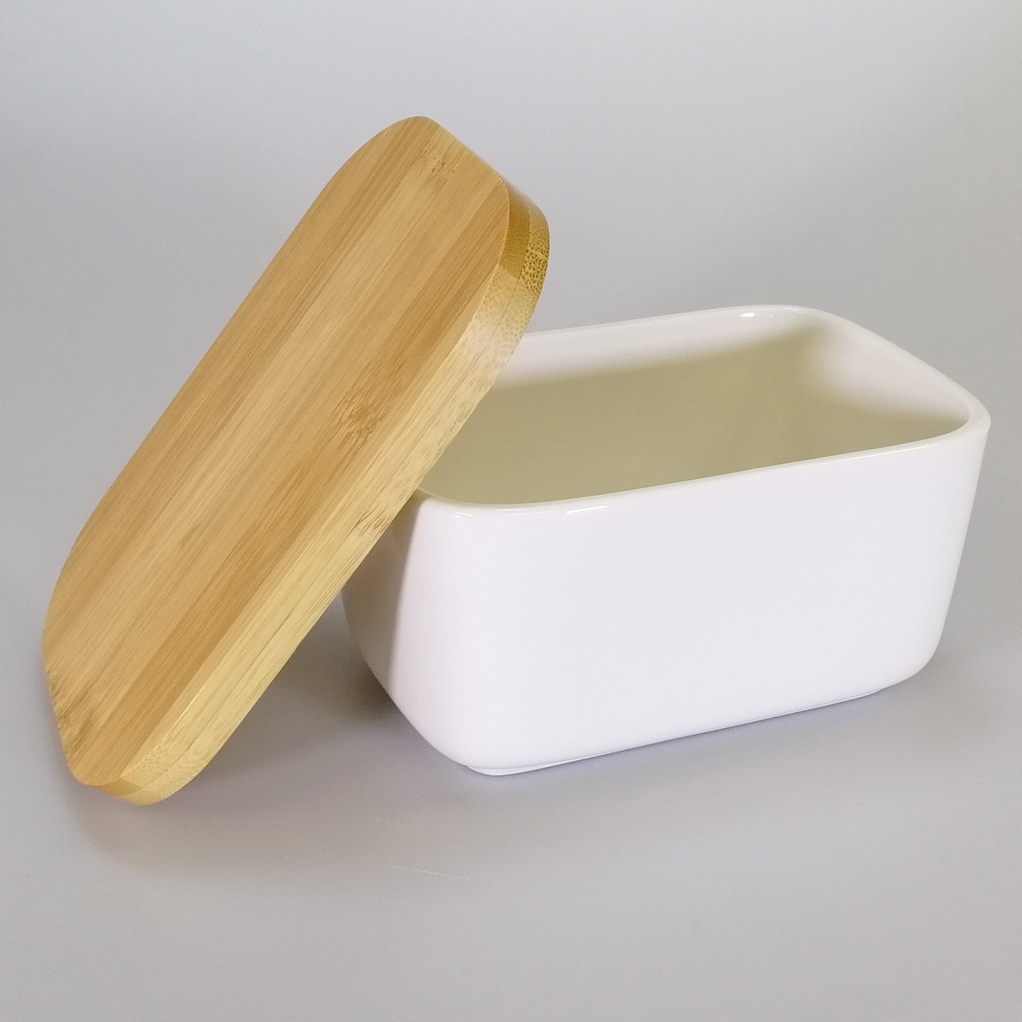 Maxwell & Williams - white basics - Butterdish with Bamboo Lid