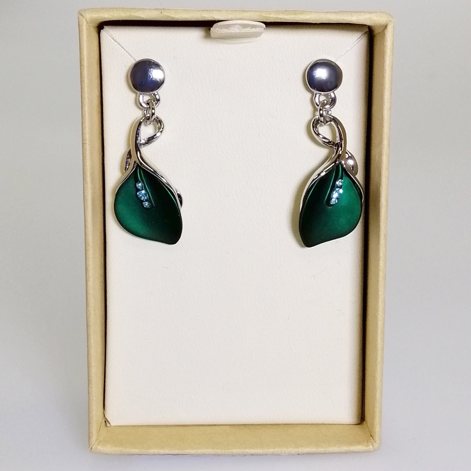 Kiwicraft - Blue-Green Lily Rhodium Earrings