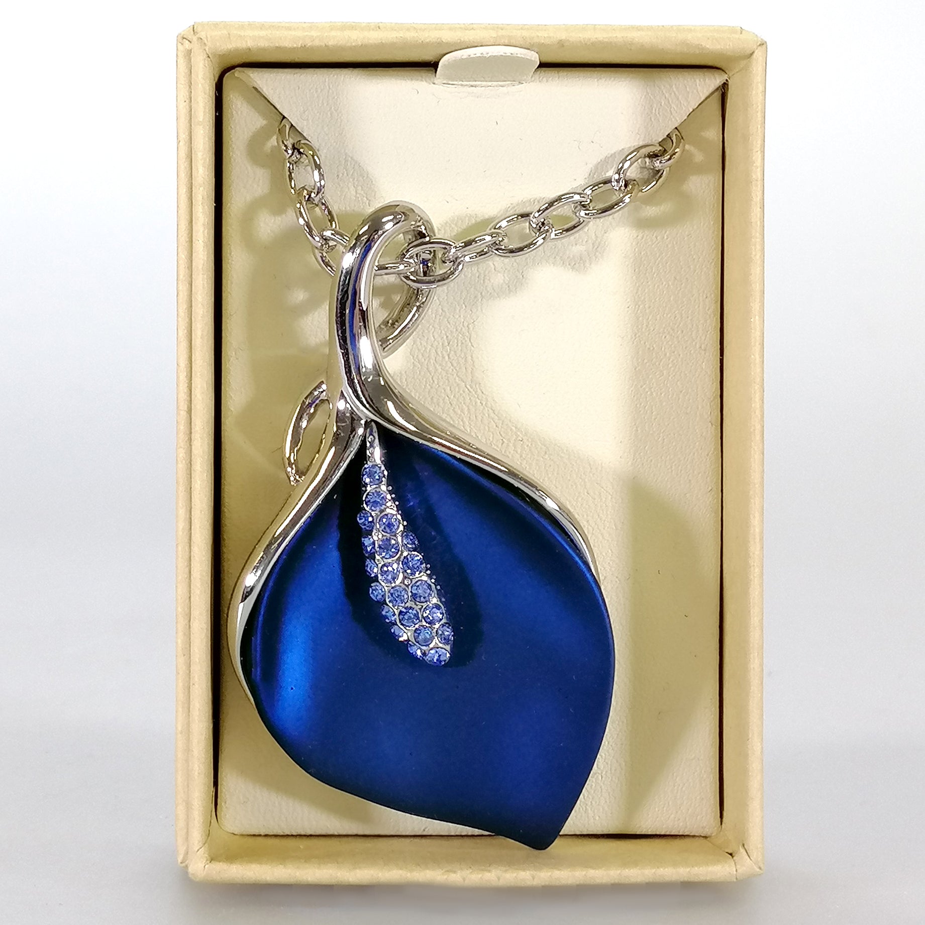 Kiwicraft - Navy Lily Rhodium Necklace