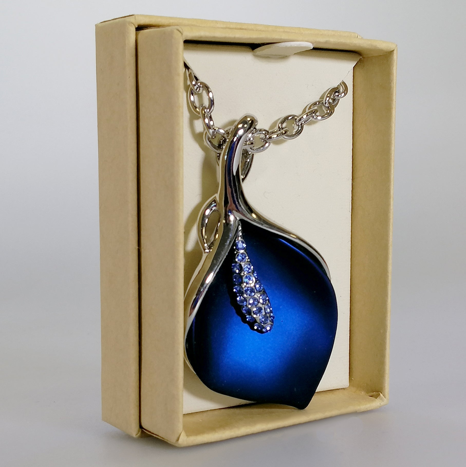 Kiwicraft - Navy Lily Rhodium Necklace