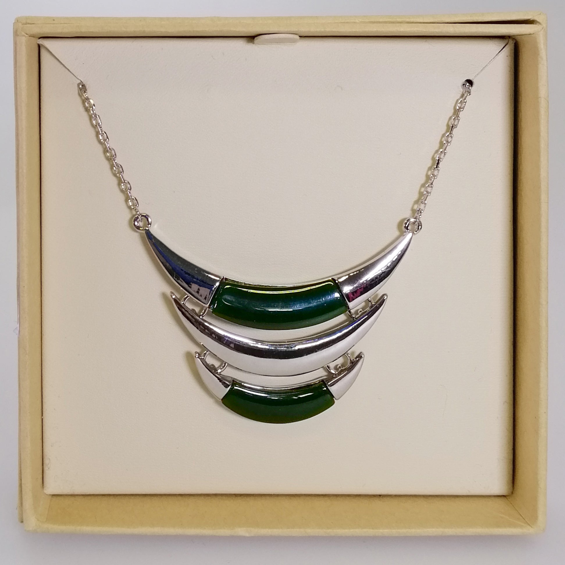 Kiwicraft - Jade Green & Rhodium Necklace