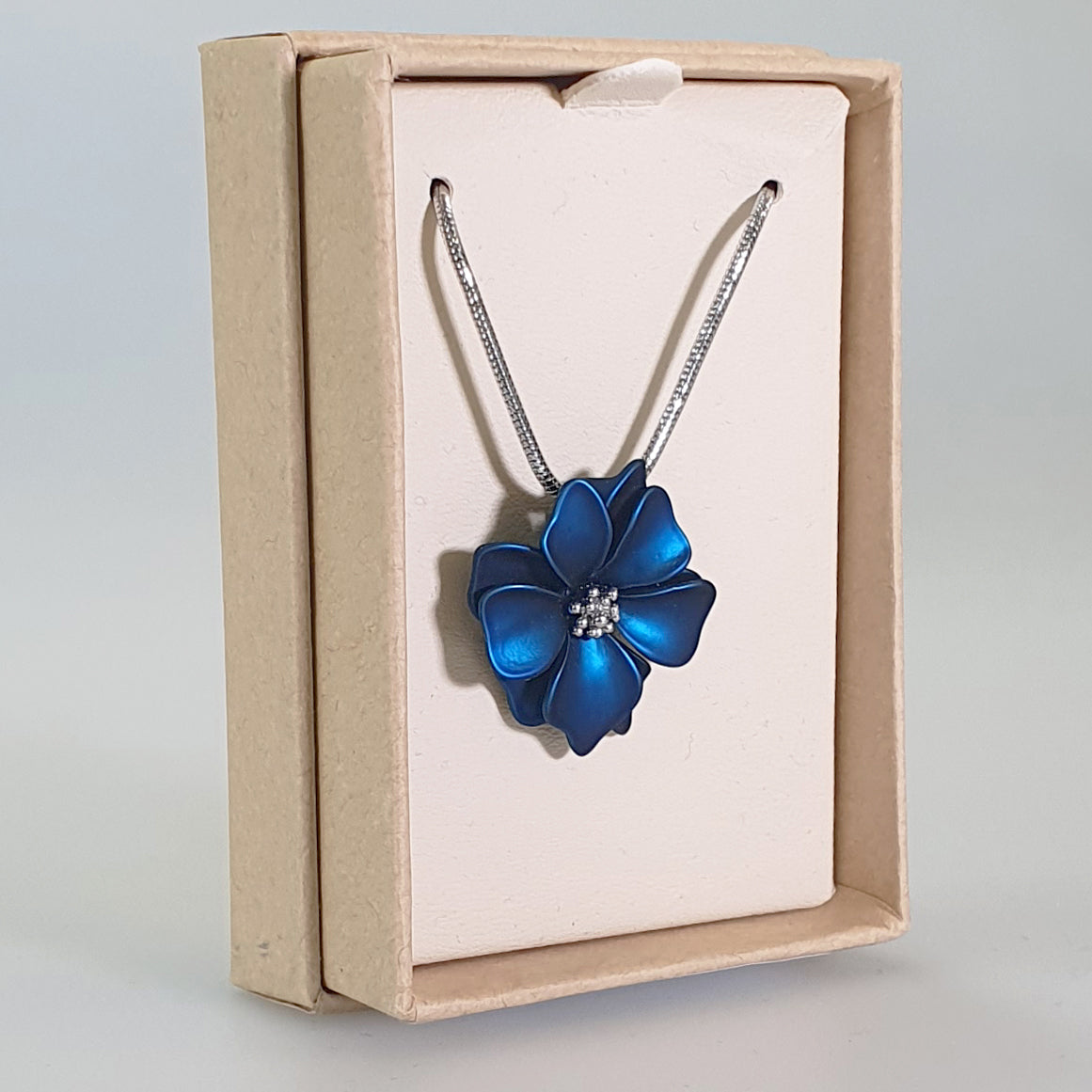 Kiwicraft - Navy Flower Rhodium Necklace