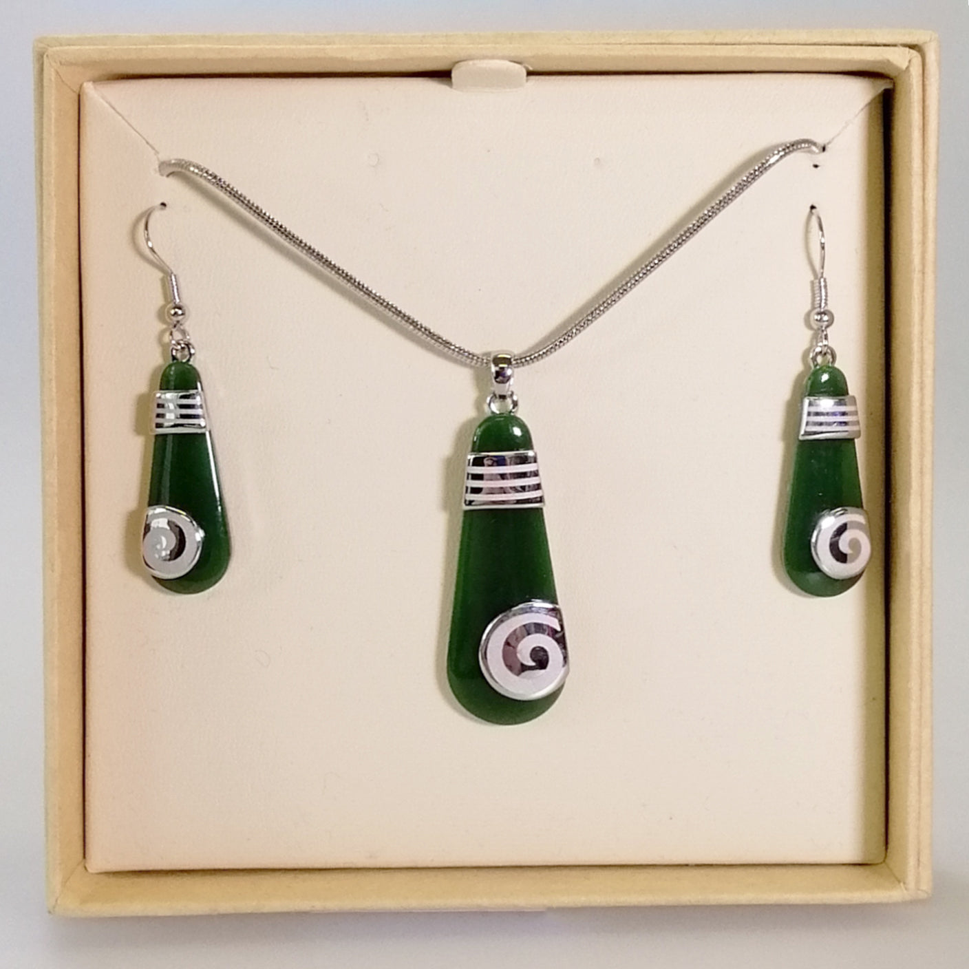 Kiwicraft - Jade Green Toki Earrings & Necklace Set