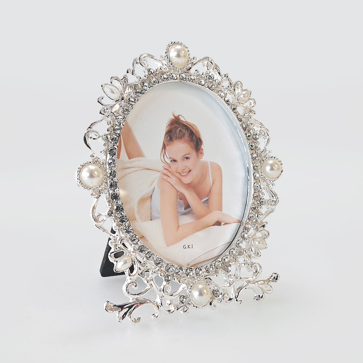 Small Oval Faux Pearl Frame