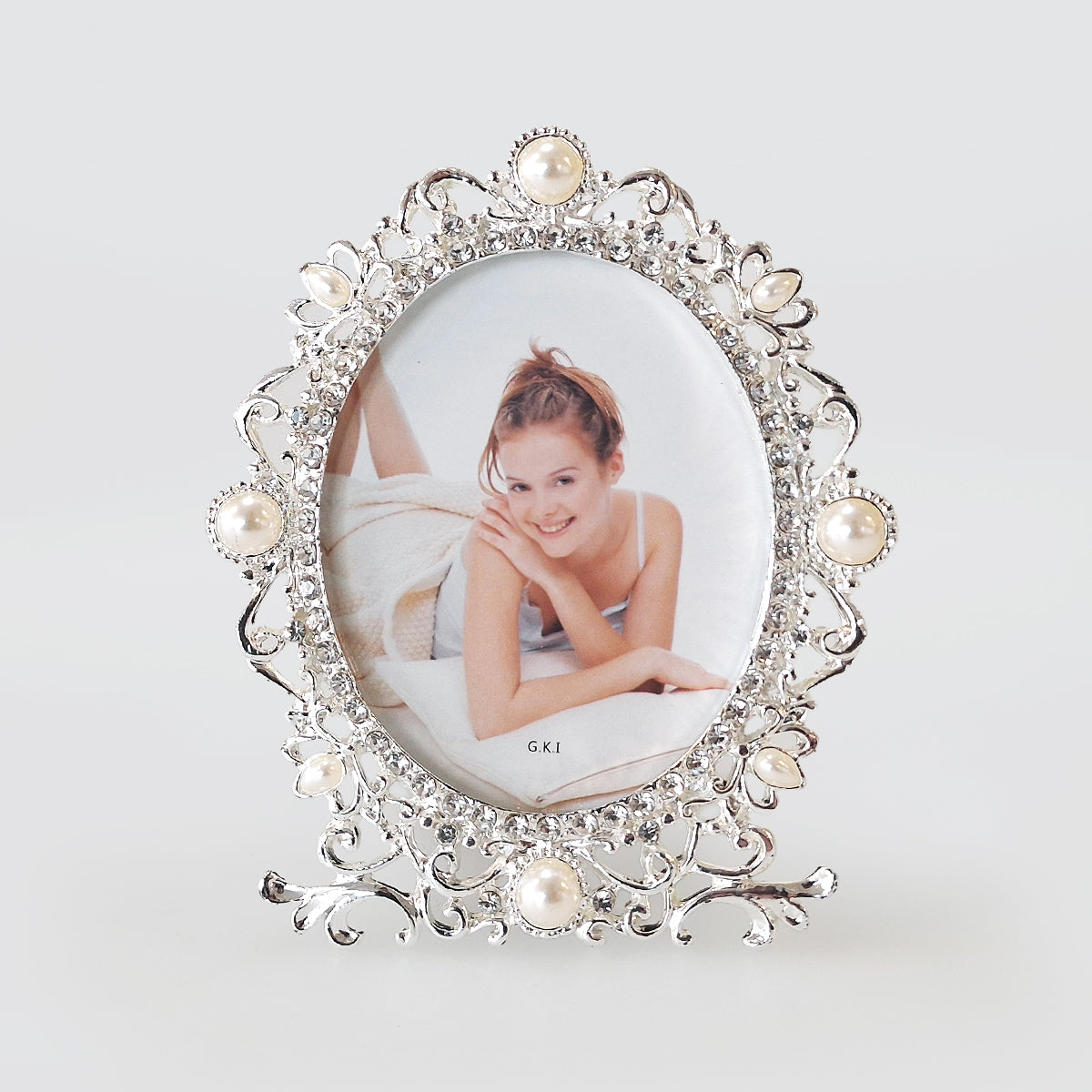 Small Oval Faux Pearl Frame