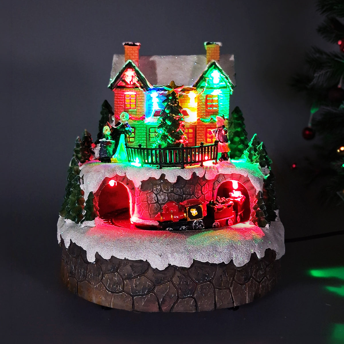 Christmas House & Train Diorama