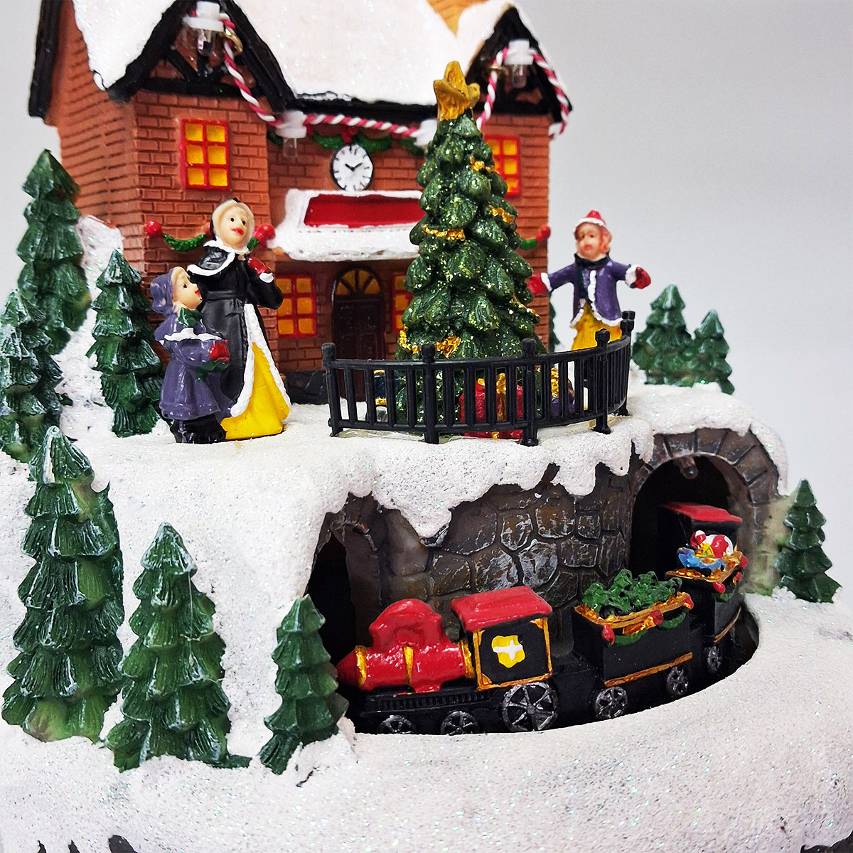 Christmas House & Train Diorama