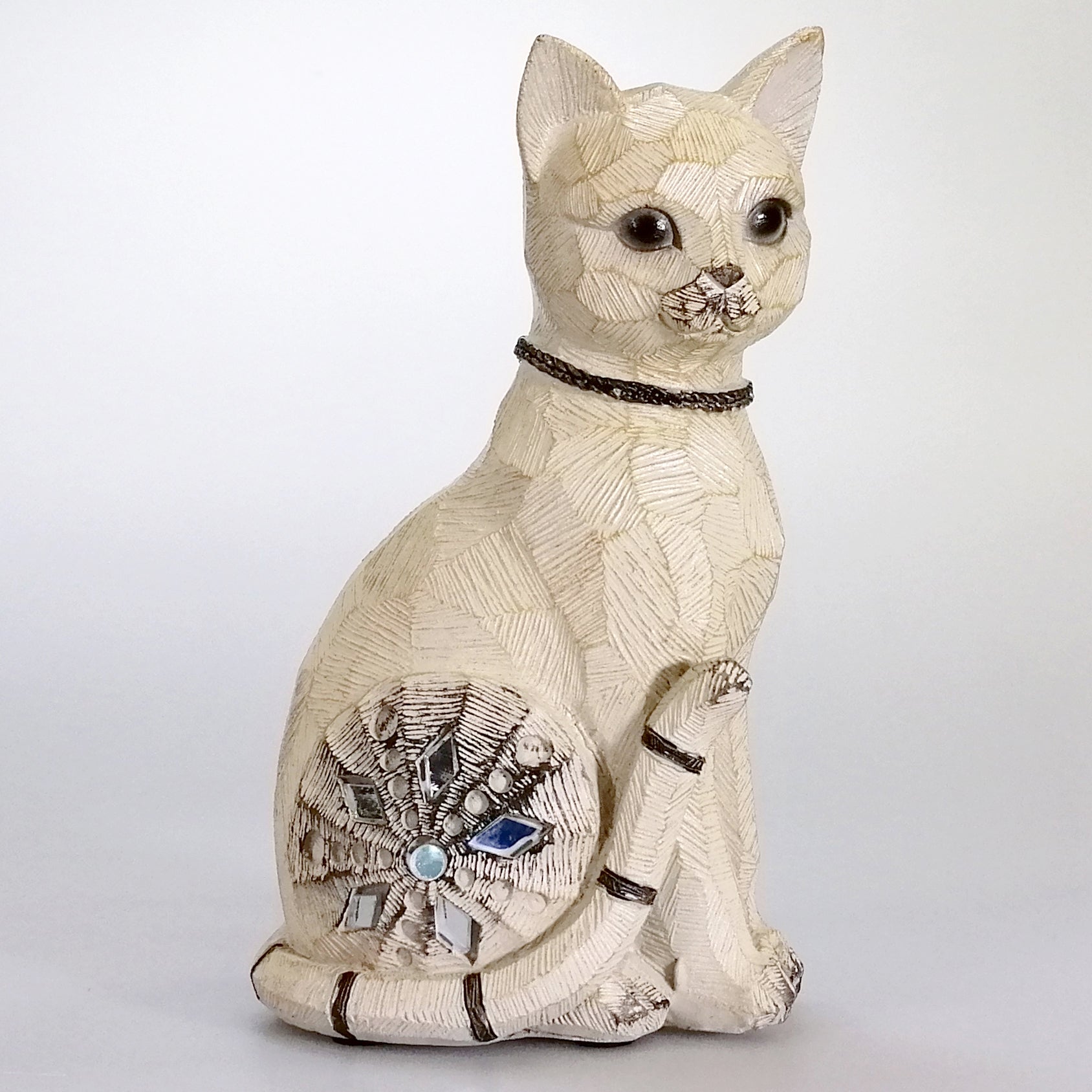 Cat Figure with Mosaic Feature