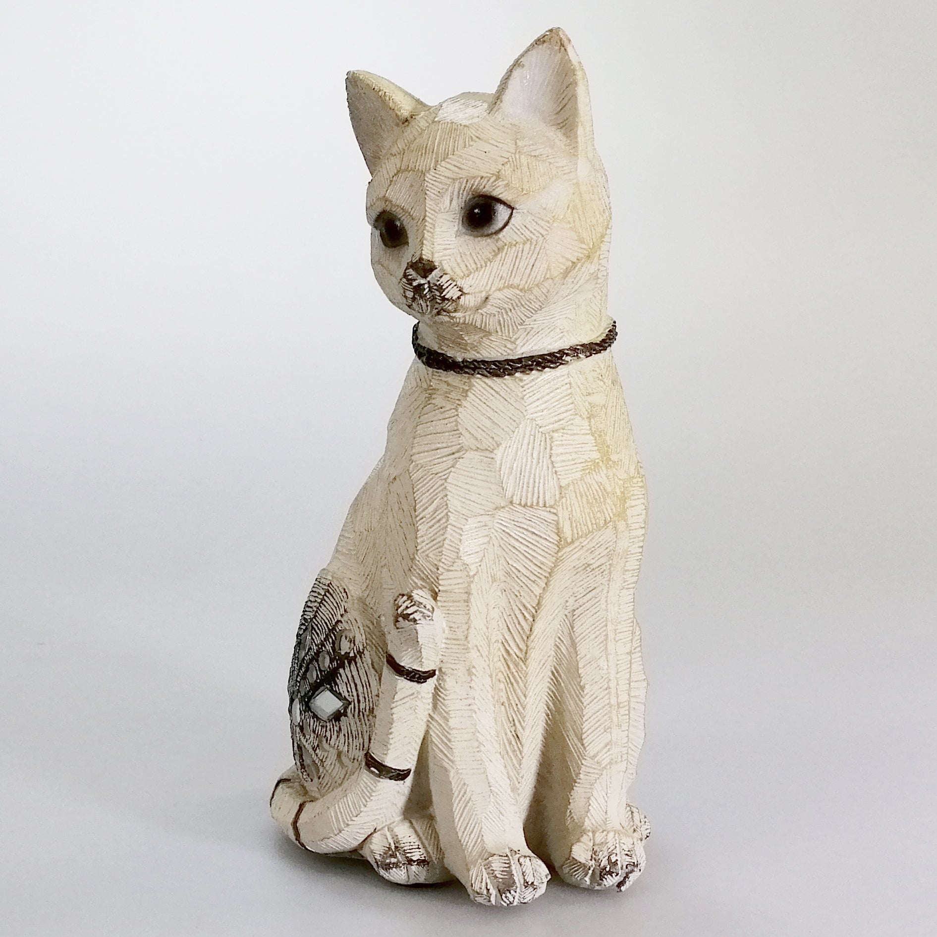Cat Figure with Mosaic Feature