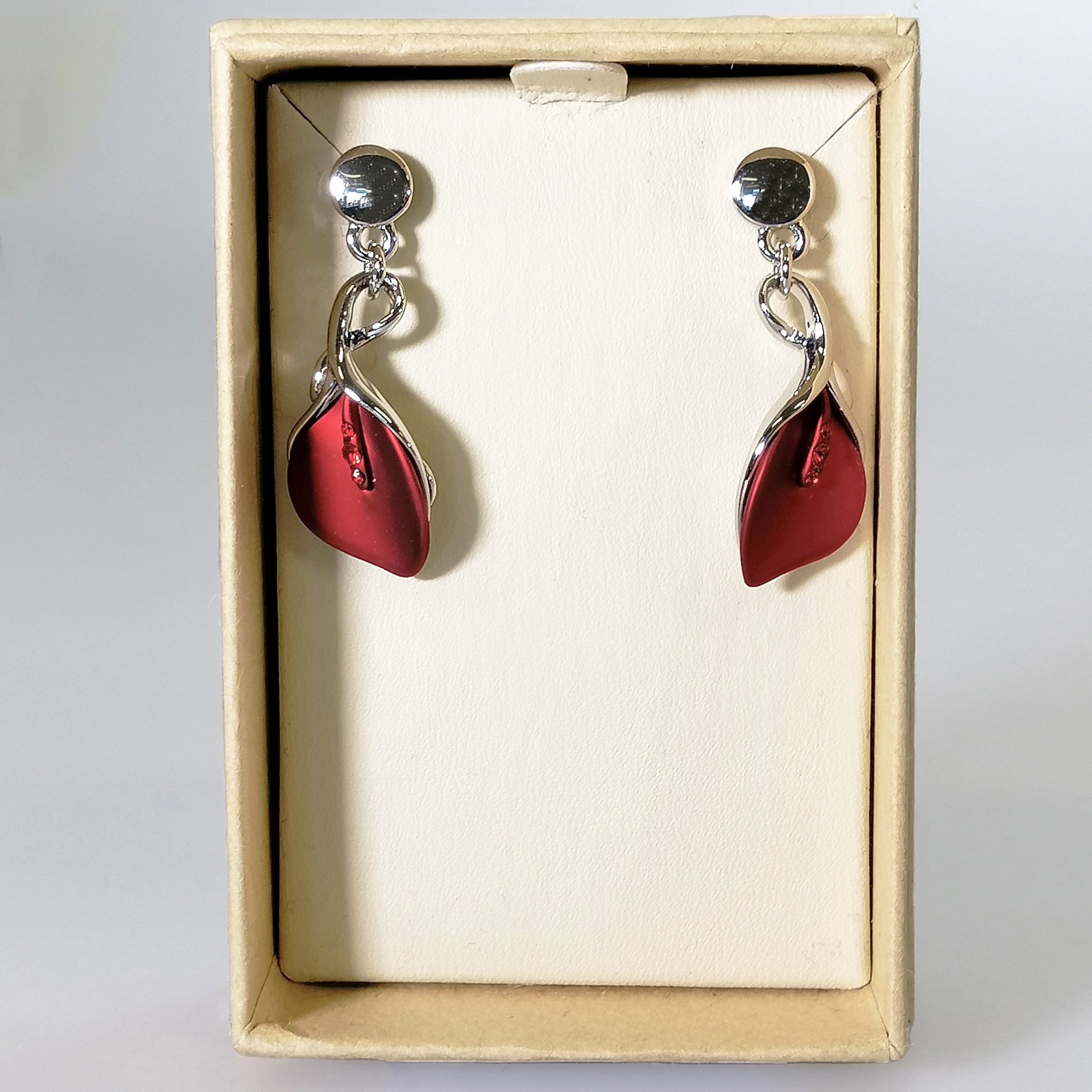 Kiwicraft - Red Lily Rhodium Earrings