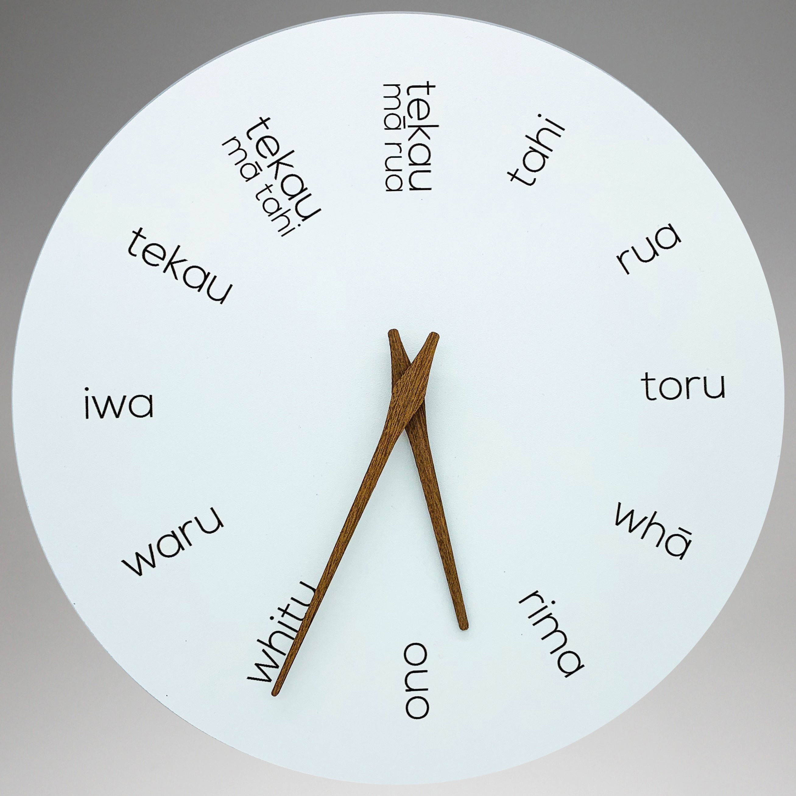 Te Reo Maori Wooden Clock