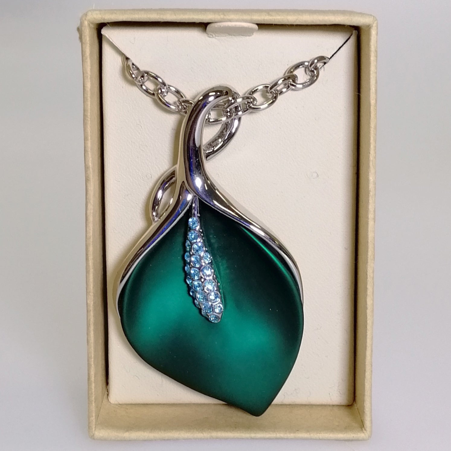 Kiwicraft - Blue-Green Lily Rhodium Necklace